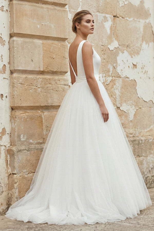 Ball - Gown Tulle Sleeveless Wedding Dress With Bow in White - SHE IS ME Wedding Dresses